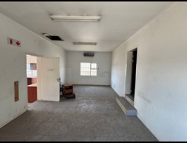 1,000M² WAREHOUSE TO LET IN WYNBERG